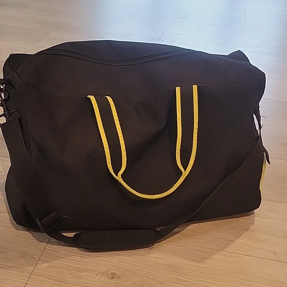 Lacoste Parfumes Weekender Bag